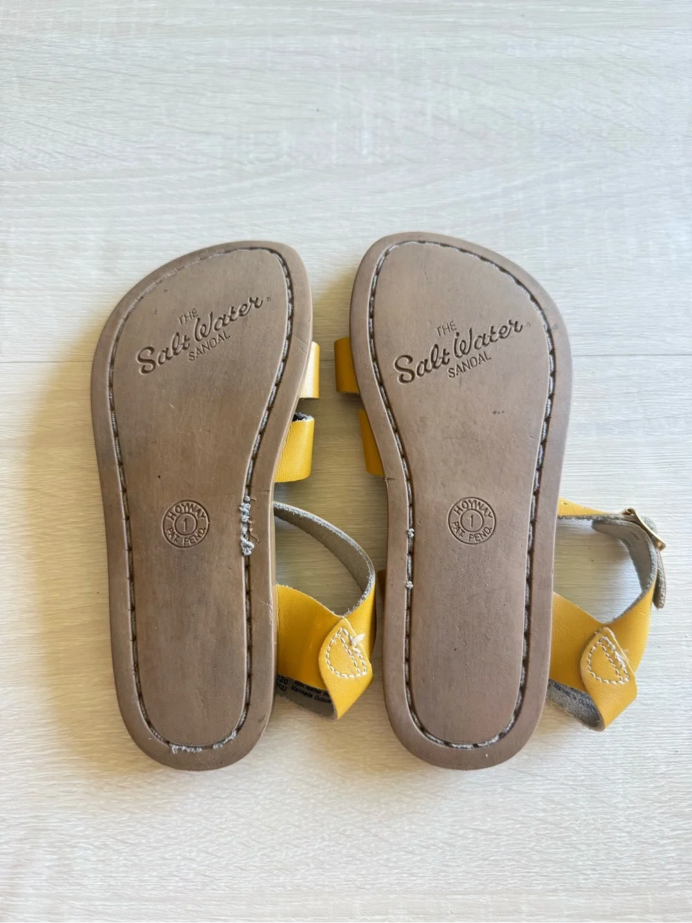 Salt Water Sandals Girls Mustard Yellow Leather Fisherman Size 1 (US 2)